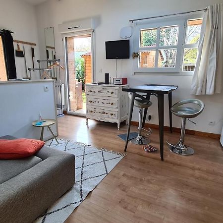 Charmant Logement Avec Parking Apartment Orvault Exterior photo